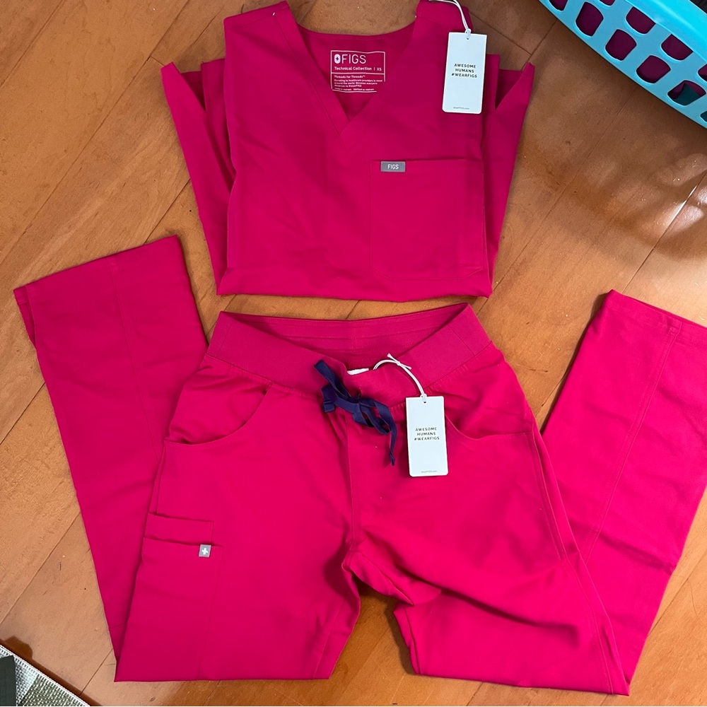 NWT FIGS ULTRA ROSE XSP PETITE SET CATARINA TOP KADE CARGOS BOTTOM